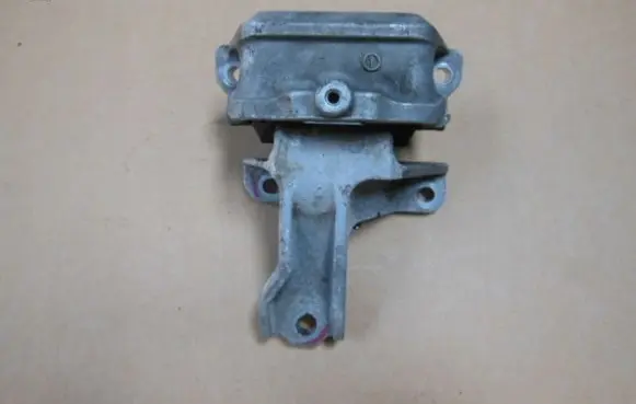 Mitsubishi Outlander Engine mounting bracket