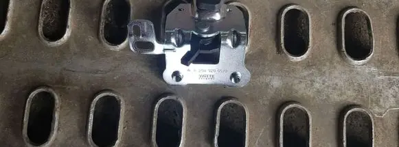 Mercedes-Benz E W212 Seat back rest lock catch A2049200572