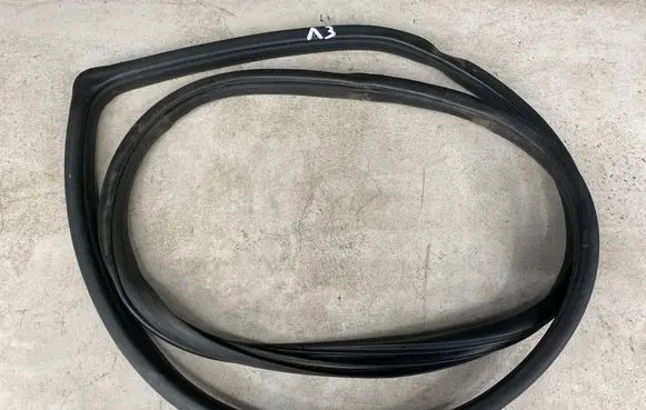 Honda Civic Rear door rubber seal (on body)