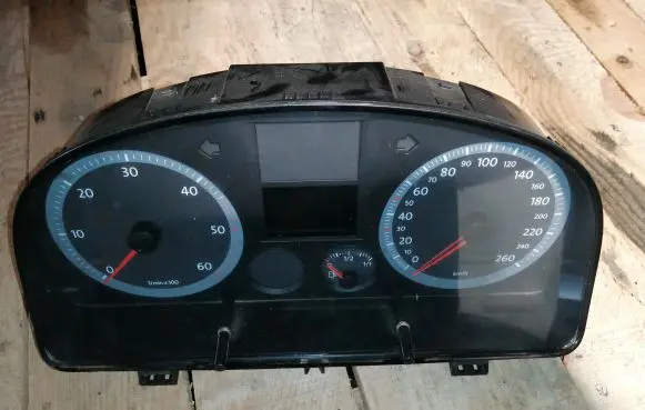Volkswagen Caddy Speedometer (instrument cluster) 2K0920843A