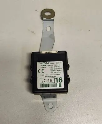 Toyota Prius (XW20) Door control unit/module 8999147030 3833AASAT6 2005DJ0840