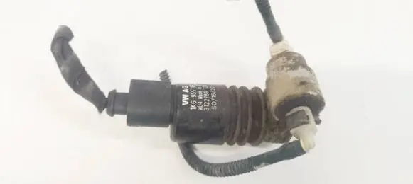 Volkswagen PASSAT B6 Windscreen/windshield washer pump 1K6955651