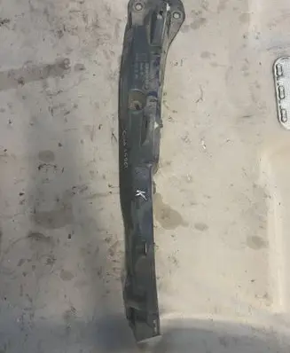 Renault Clio III Fender mounting bracket 8200314930
