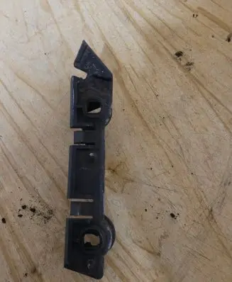 Audi A5 8T 8F Front bumper mounting bracket 8T0807284
