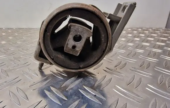 Mercedes-Benz A W168 Engine mount bracket 1682401218