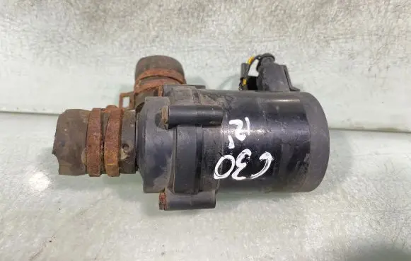 Volvo C30 Water pump 31332715