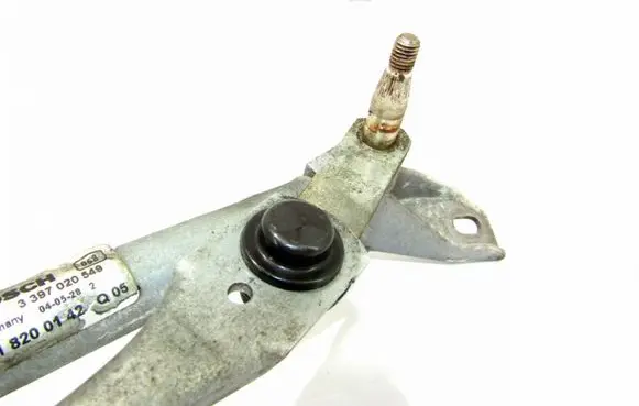Front wiper linkage