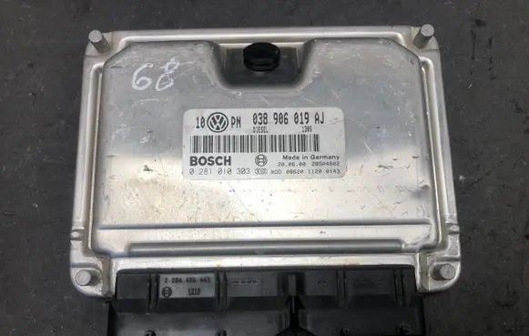 Volkswagen PASSAT B5.5 Engine control unit/module 038906019AJ