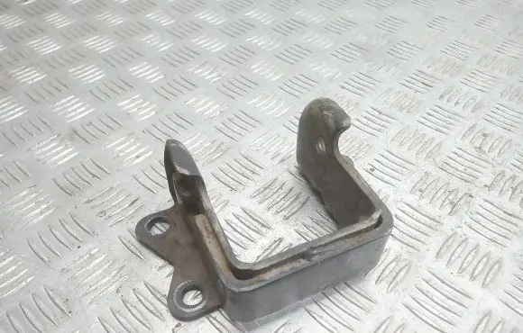 Hyundai Trajet Engine mounting bracket