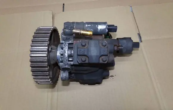 Peugeot Partner Fuel injection high pressure pump 9658195080