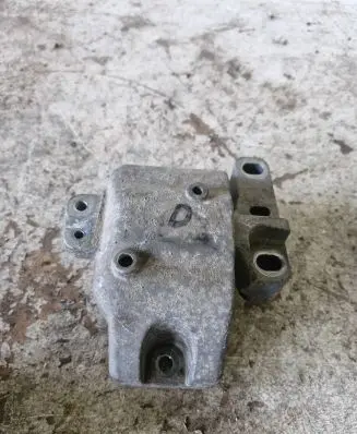 Audi A3 S3 8L Engine mount bracket