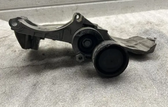 Renault Captur Generator/alternator bracket 8200669494