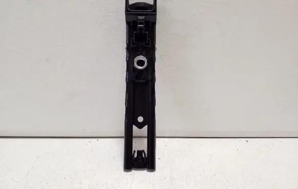 Volkswagen Tiguan Seat belt adjustment rail 4M0857819
