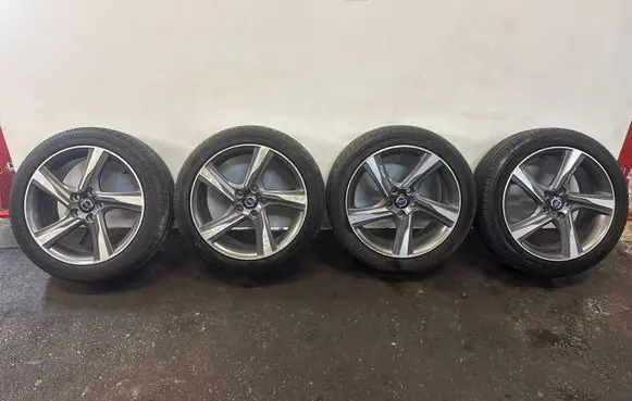 Volvo V40 R17 alloy rim 31423521
