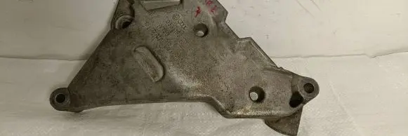 Volkswagen PASSAT B6 Engine mounting bracket 03G199207E