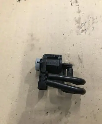 Volkswagen PASSAT B7 Valve vacuum 1K0906283A