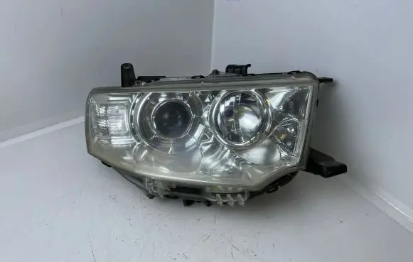 Mitsubishi L200 Headlight/headlamp