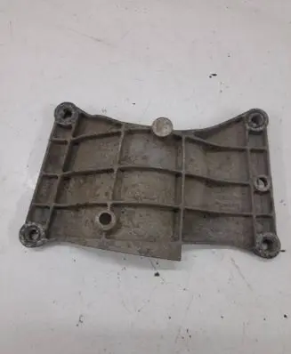 Gearbox mounting bracket