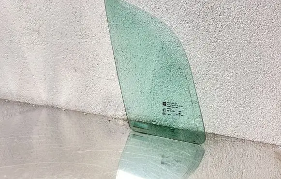 Opel Mokka Rear vent window glass 43R004583 E000266 DOT476AS2M3