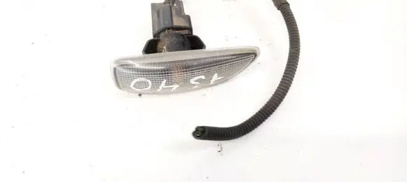 Volvo S80 Front fender indicator light 8658945