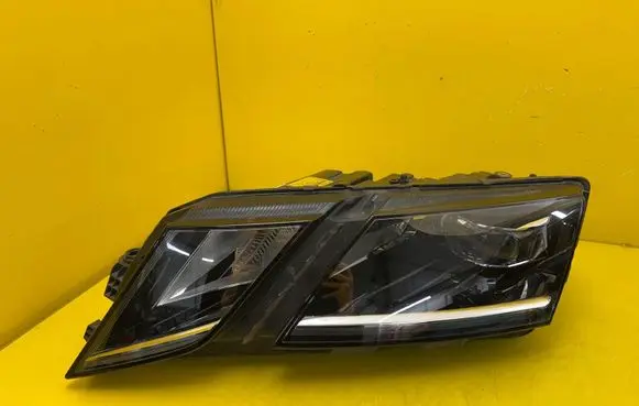 Skoda Octavia Mk3 (5E) Headlight/headlamp 5E1941015D