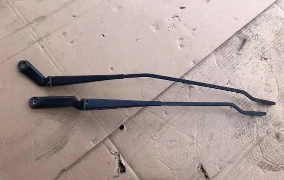 Audi A3 S3 8L Front wiper blade arm 1J1955409A J1955410A