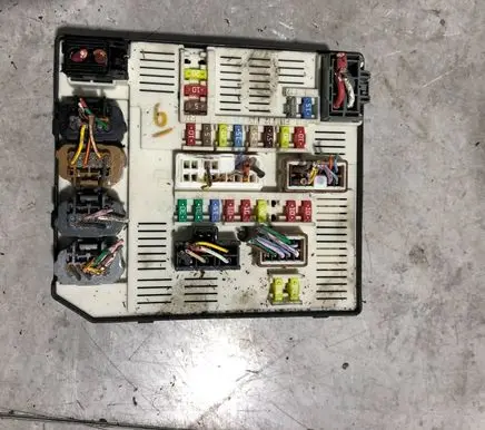 Renault Megane III Fuse module 284B60008R 284B60008RE