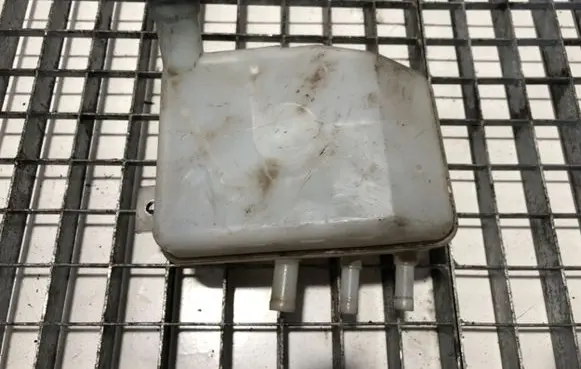 Brake fluid reservoir