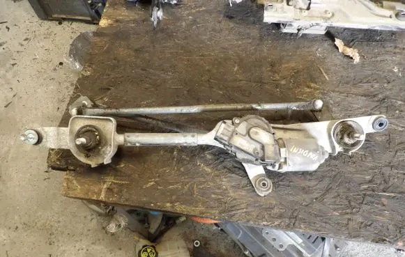 Opel Insignia A Front wiper linkage and motor