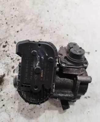 Renault Laguna III Throttle valve 8200330812 8200330810