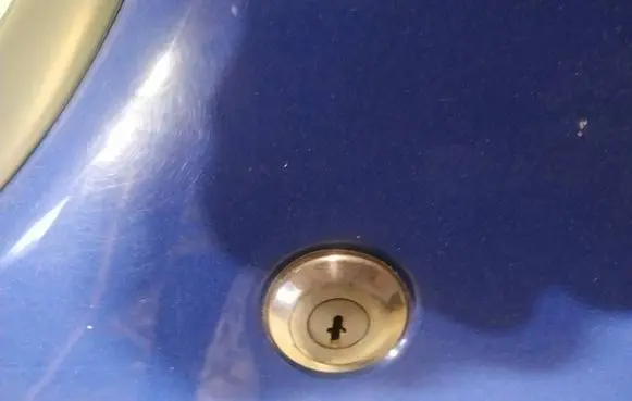 Peugeot Partner Front door lock (next to the handle) 