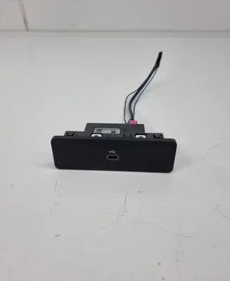 Land Rover Evoque II USB socket connector R8a219010bb