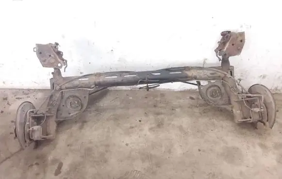 Nissan Pulsar Rear axle beam 