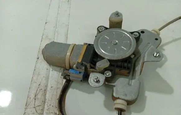 Chevrolet Captiva Rear door window regulator motor 96627081