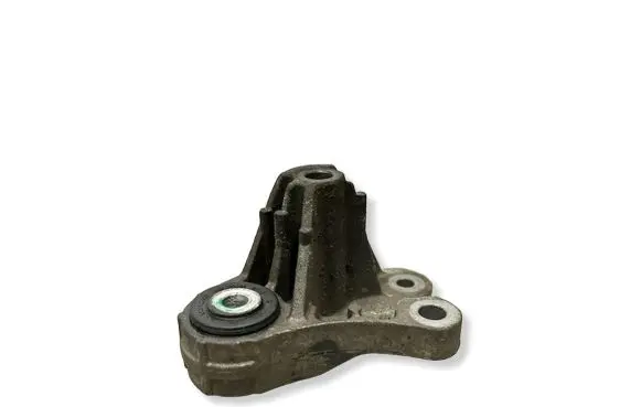Ford Focus Engine mount bracket R76JA