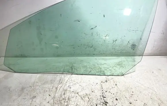 Volvo V70 Front door window glass four-door E243R001106 E000186 DOT57M53AS2