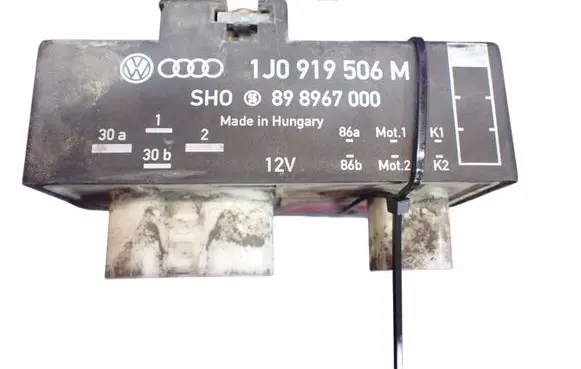 Volkswagen Polo Fan control module 