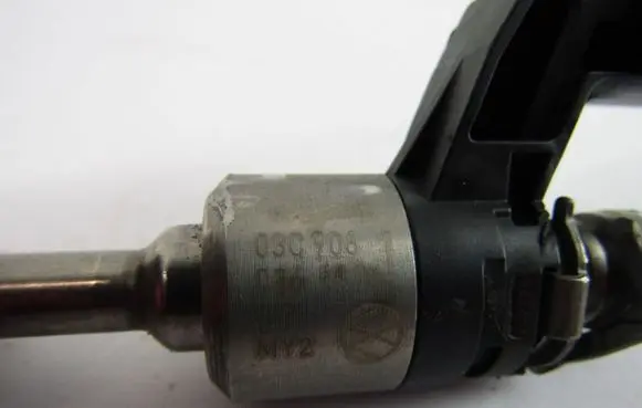 Volkswagen Golf Plus Fuel injector 03c906036m