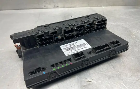 Mercedes-Benz E W211 Fuse module 2115453401 5dk00804721