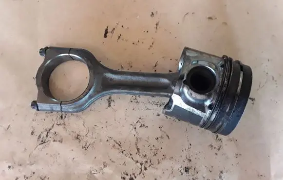 Citroen C3 Picasso Piston with connecting rod 619
