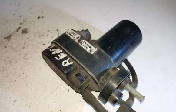 Renault Laguna I Central locking vacuum pump 7700841557
