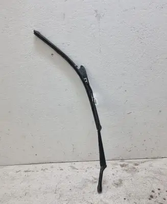 Toyota Auris 150 Front wiper blade arm