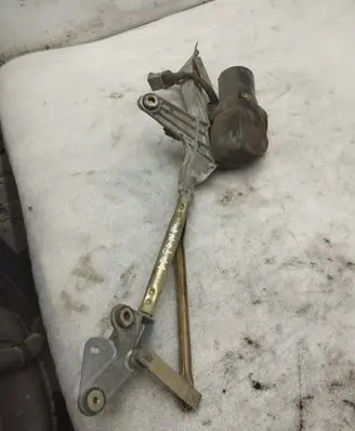 Renault Laguna I Front wiper linkage and motor