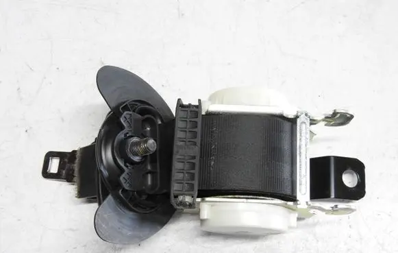 Middle seatbelt (rear)