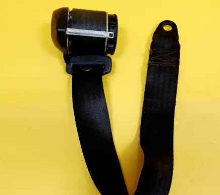 Fiat Punto (176) Rear seatbelt 043085