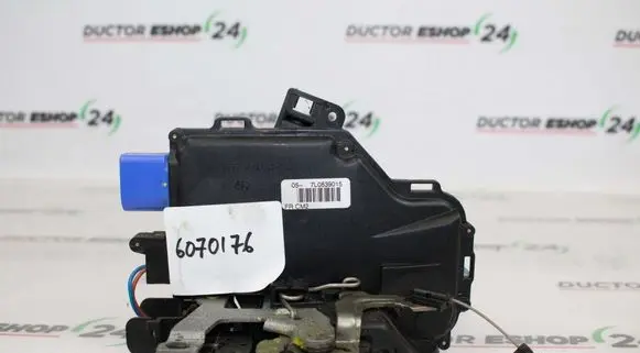 Volkswagen Golf Plus Rear door lock 7L0839015