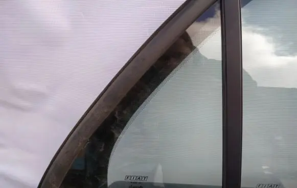 Rear vent window glass