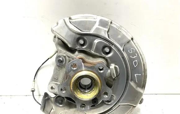 BMW 5 G30 G31 Rear wheel hub 6866337