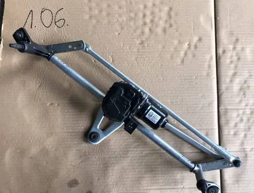 Volkswagen Tiguan Front wiper linkage and motor 571955113 W709538