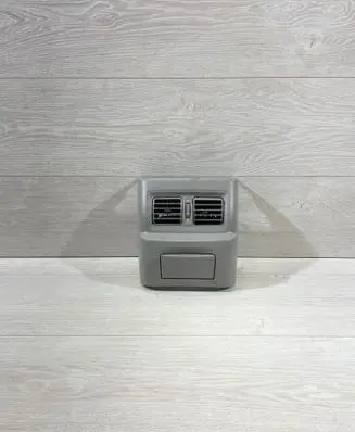 Rear air vent grill